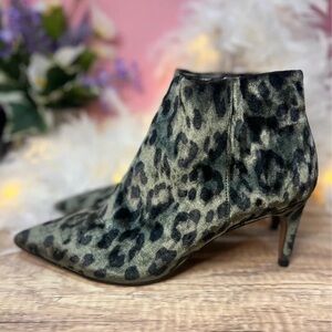 Chic Leopard Print Heeled Ankle Boots